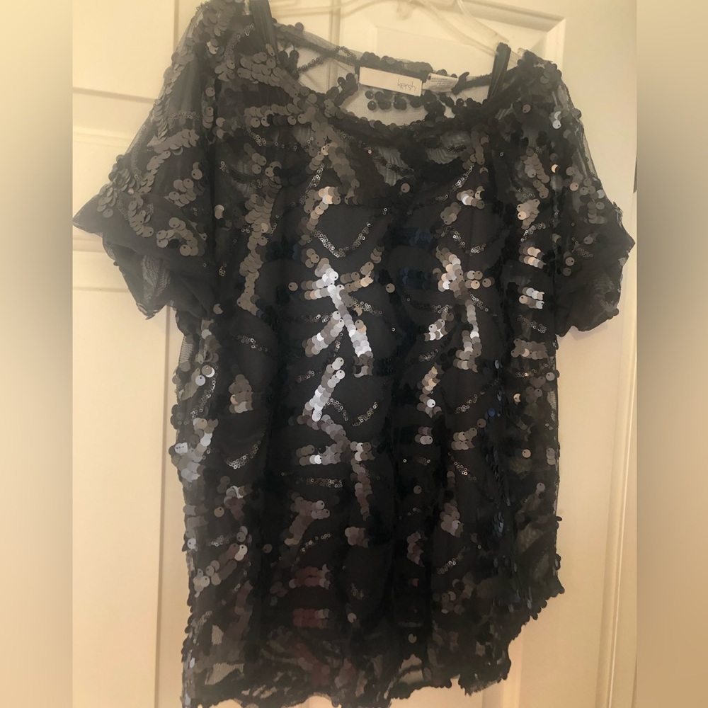 Nice black sequin top size medium. Worn once for headshot pictures.